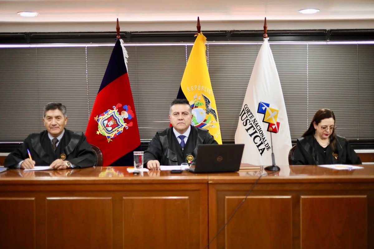 FiscaliaEcuador's tweet photo. #AHORA | #CasoSinohydro: con la presencia del fiscal general del Estado (e), #LeonardoAlarcón, se reinstala la audiencia de suspensión condicional de la pena solicitada por 12 personas sentenciadas por el delito de #Cohecho. El Tribunal comunicará su resolución. https://t.co/cnyvGUJOt4