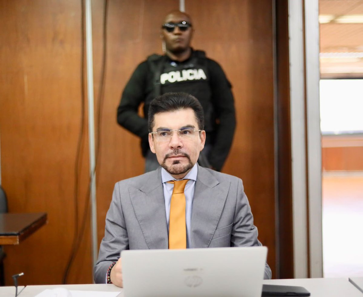 FiscaliaEcuador's tweet photo. #AHORA | #CasoSinohydro: con la presencia del fiscal general del Estado (e), #LeonardoAlarcón, se reinstala la audiencia de suspensión condicional de la pena solicitada por 12 personas sentenciadas por el delito de #Cohecho. El Tribunal comunicará su resolución. https://t.co/cnyvGUJOt4