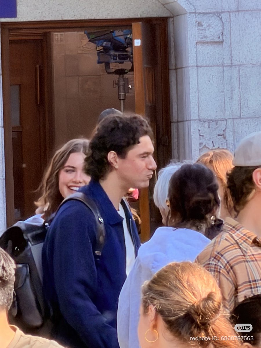 offcampusseries's tweet photo. More of Antonio, Belmont, &amp; Ella on set of Off Campus

ID: 6868787563 via rednote https://t.co/G5caRJM0ui