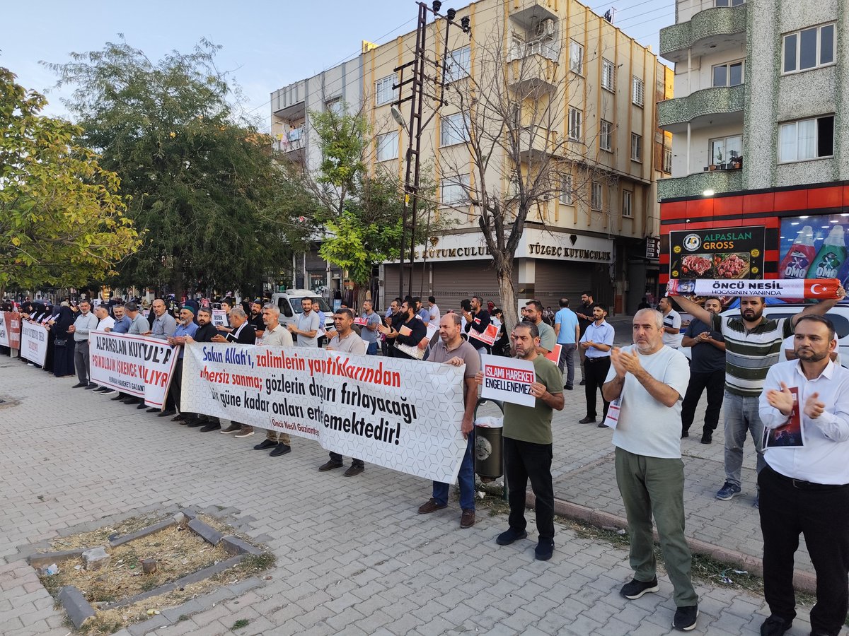 GantepFurkan's tweet photo. YETER ARTIK, ZULME SON VERİN! 

Gaziantep Furkan Hareketi mensupları olarak Alparslan Kuytul Hocaefendi ve kardeşlerimizin haksız tutukluğuna bir kez daha tepki göstermek amacıyla 11.kez #ÖzgürlükYürüyüşü ve #AdaletBekleyişi gerçekleştirdik. 

📍Şehitkamil-Gaziantep https://t.co/YS1DlUvBVM
