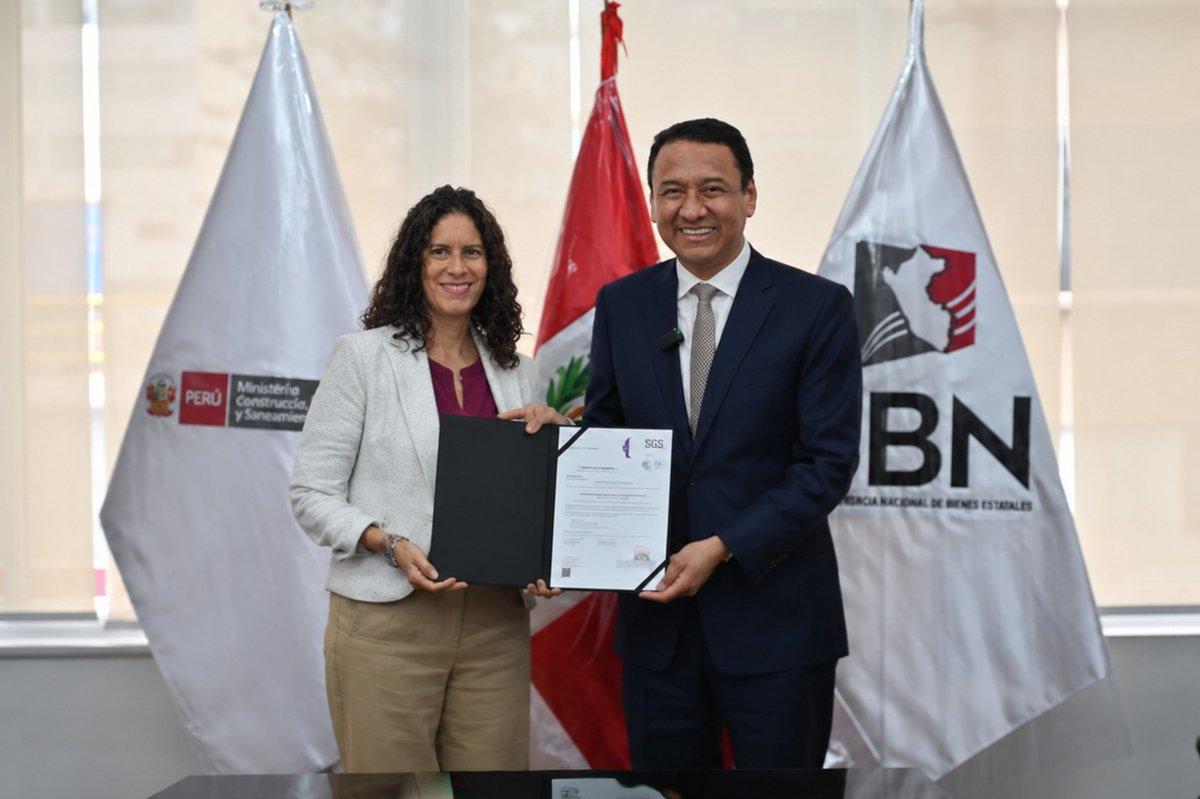 sbn_peru's tweet photo. ✅#SBNInforma
📣Optimizando la gestión institucional.
☝Esta mañana la SBN recibió la certificación para la producción de microformas, luego de superar un proceso técnico y riguroso que permitirá convertir documentos, fisicos o digitales, con valor legal. (1/2) https://t.co/G2TKZlGlbU