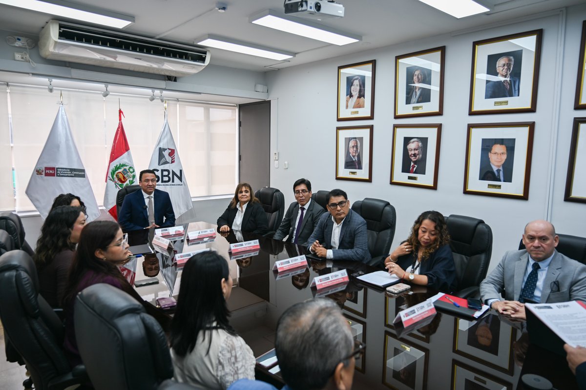 sbn_peru's tweet photo. ✅#SBNInforma
📣Optimizando la gestión institucional.
☝Esta mañana la SBN recibió la certificación para la producción de microformas, luego de superar un proceso técnico y riguroso que permitirá convertir documentos, fisicos o digitales, con valor legal. (1/2) https://t.co/G2TKZlGlbU
