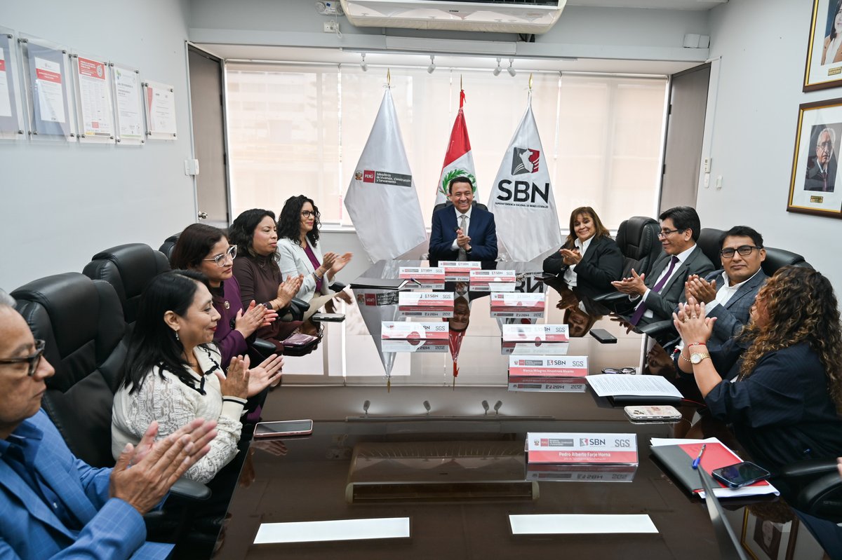 sbn_peru's tweet photo. ✅#SBNInforma
📣Optimizando la gestión institucional.
☝Esta mañana la SBN recibió la certificación para la producción de microformas, luego de superar un proceso técnico y riguroso que permitirá convertir documentos, fisicos o digitales, con valor legal. (1/2) https://t.co/G2TKZlGlbU