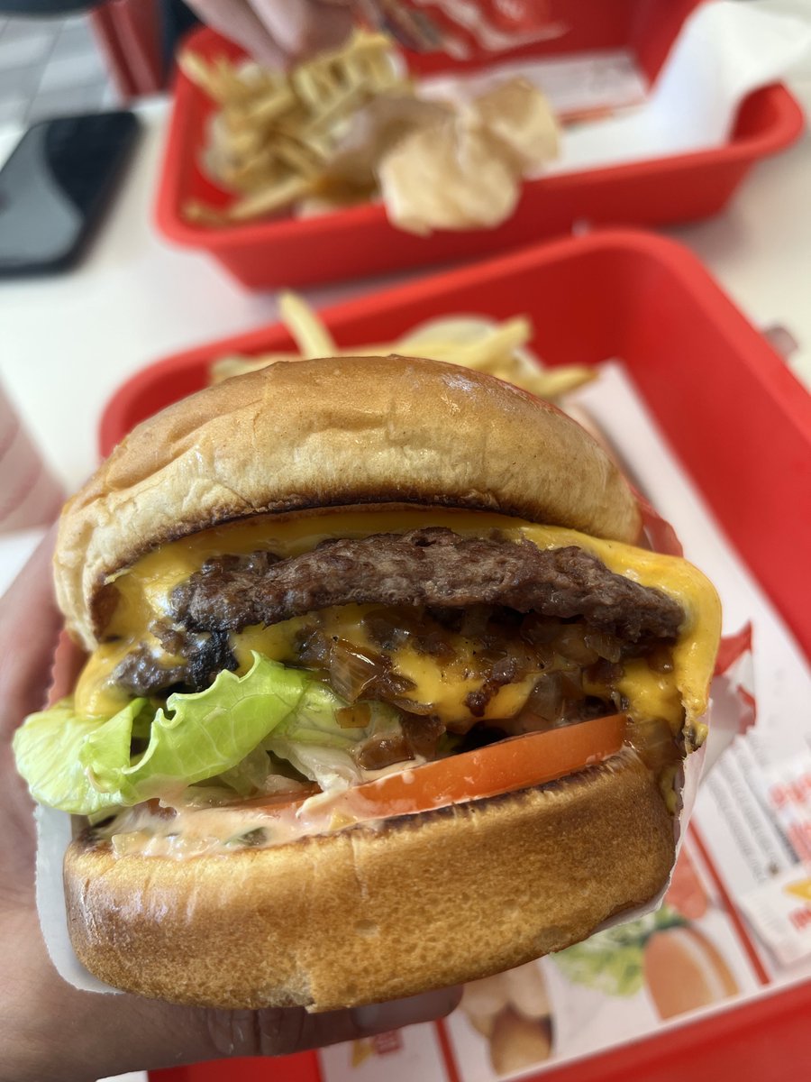 YourFriendKyle_'s tweet photo. There are actual human beings that will try &amp; tell you In-N-Out isn't elite. Stay the fuck away from those people. https://t.co/hABtpazxdZ