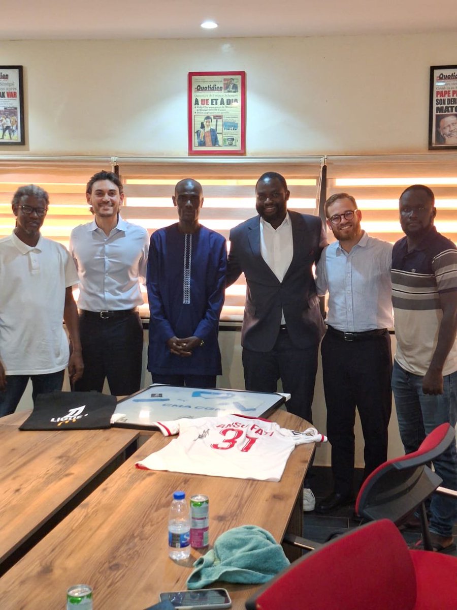 MadiambalD's tweet photo. Le journal Le Quotidien poursuit de plus belle sa collaboration avec LFP Média dans la promotion de la Ligue 1 et de la Ligue 2 françaises. Beaucoup de beaux projets à venir. Bravo aux équipes des deux groupes. https://t.co/oxxyVYa0Wc
