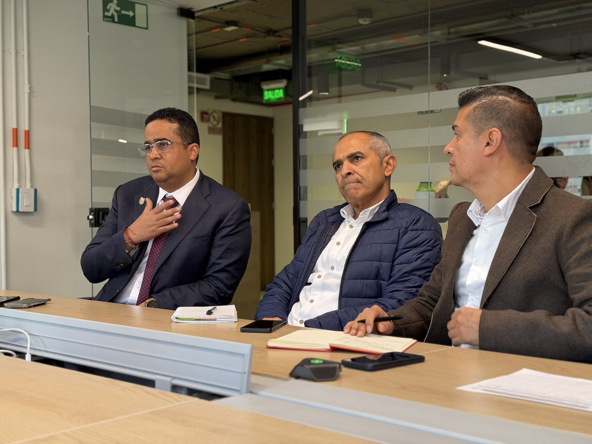 jaiaguilar's tweet photo. La Guajira tiene grandes proyectos y estamos trabajando para cumplir la palabra de hacerlos realidad.

Junto al director del DNP, Julian Buitrago, avanzamos en una agenda estratégica para impulsar la Vía La Marina, las Galerías y los complementos turísticos del Malecón, además de los embarcaderos de Riohacha, Mayapo y Dibulla.

Más infraestructura, más turismo y más oportunidades para nuestro departamento.