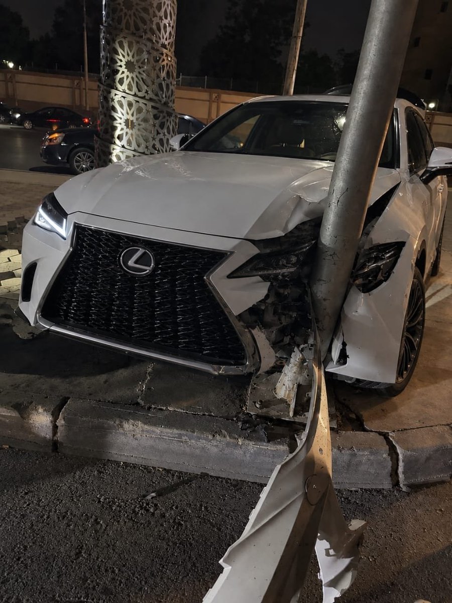 w41u391's tweet photo. طفران ومفلس ليش تأخذ موتر غيرك وتعدمه بالعمود وتتشرط! https://t.co/ktHGm9UdTs