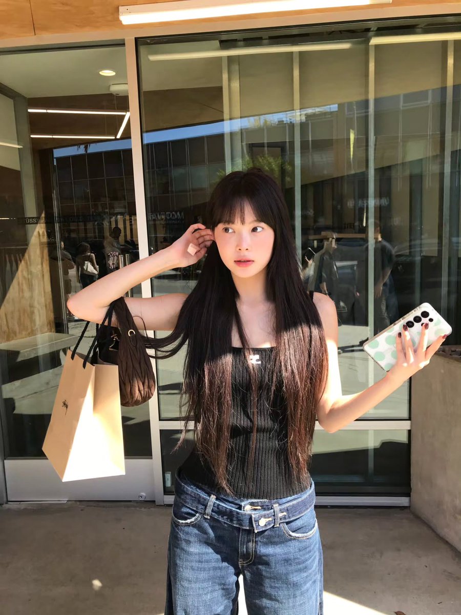 sserapics's tweet photo. hhh.e_c.v instagram update 

:🧚🏻‍♂️😳

#HONGEUNCHAE #홍은채
#LE_SSERAFIM #르세라핌 https://t.co/OQ5LoR1MTH