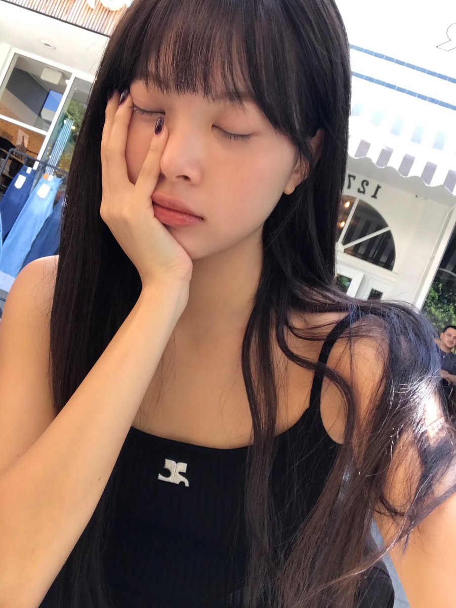 sserapics's tweet photo. hhh.e_c.v instagram update 

:🧚🏻‍♂️😳

#HONGEUNCHAE #홍은채
#LE_SSERAFIM #르세라핌 https://t.co/OQ5LoR1MTH