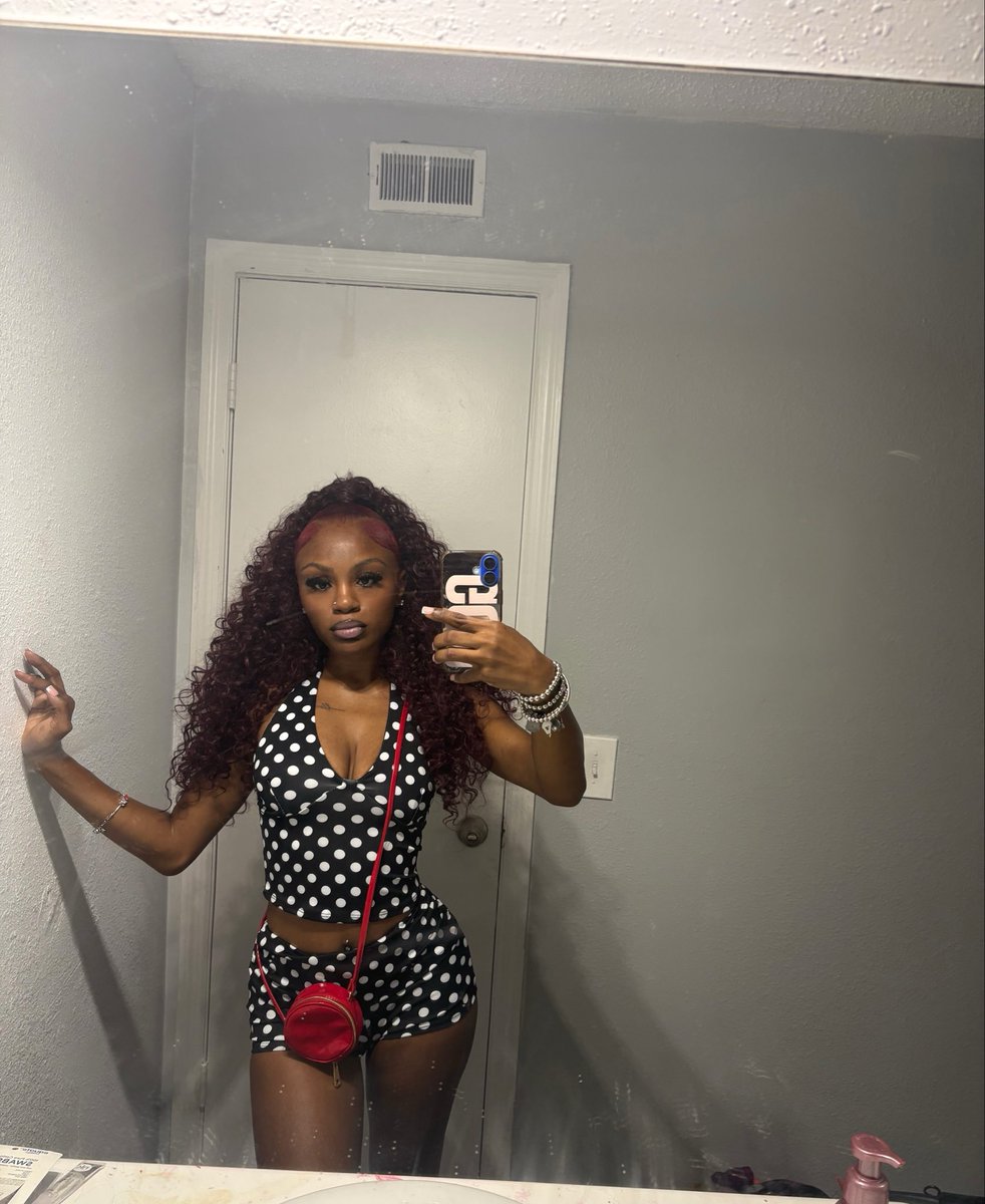 thatgirlmic's tweet photo. i'm a fucking black barbie https://t.co/8bZZzKJaoM