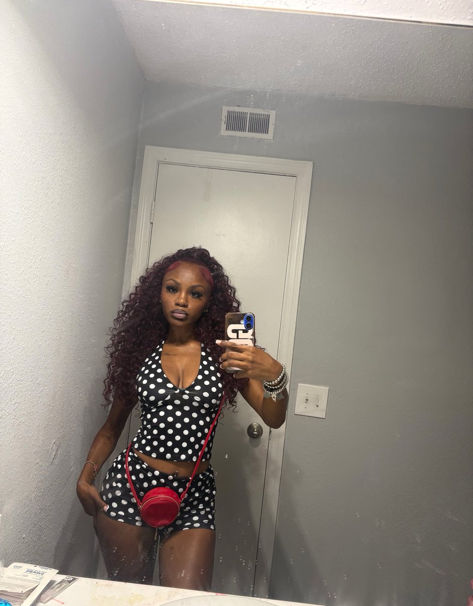 thatgirlmic's tweet photo. i'm a fucking black barbie https://t.co/8bZZzKJaoM