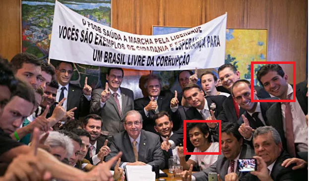 Enzo_esb's tweet photo. @randomlyuserB @bralternativo_ Se uniu para derrubar a Dilma, não precisou concordar ou fazer campanha para o ele. Assim como não precisa concordar com Flavio, para se unir na causa de derrubar o Lula. Engraçado que para derrubar o Bolsonaro o MBL pode se alia com PT, Psol, PCdoB. Mas para derrotar Lula..... https://t.co/ivLbEeKASz