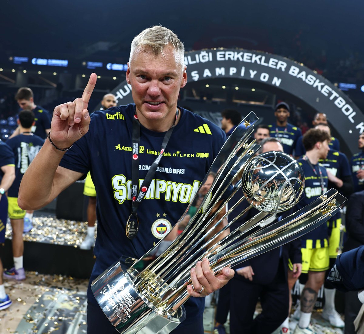 FenerbahceFest's tweet photo. #PotanınKralları
#Fenerbahçe https://t.co/fBulsQUVog