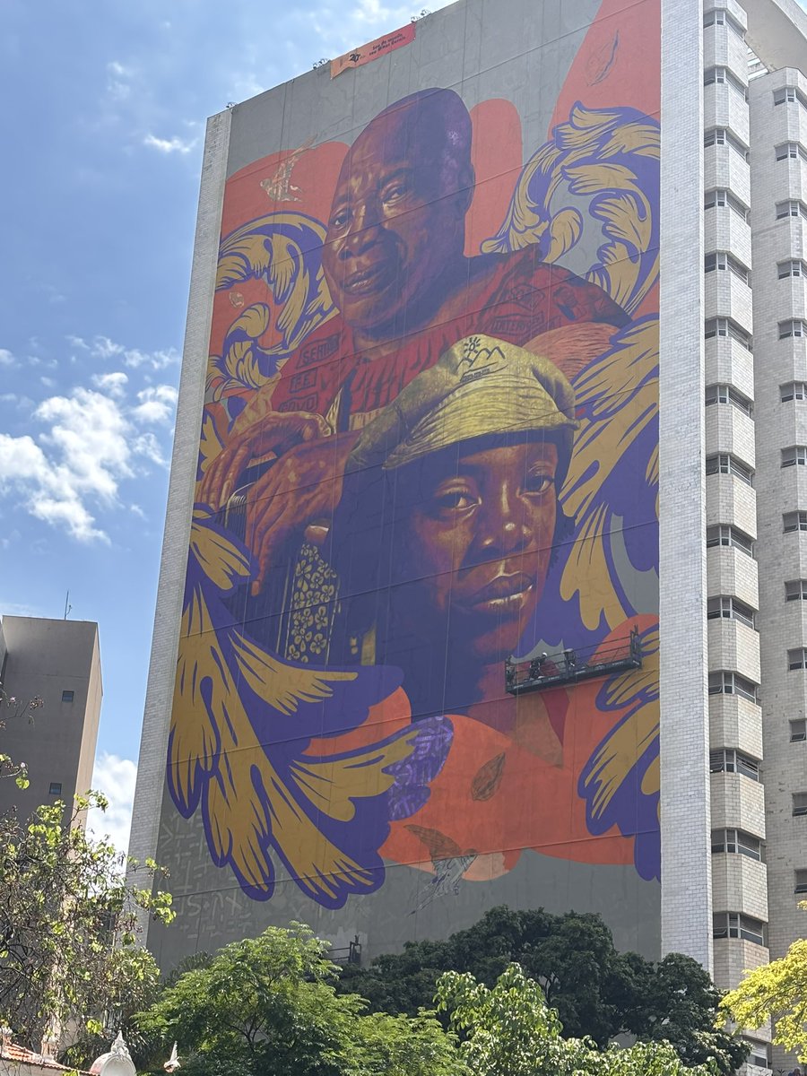 lucasapaulino's tweet photo. Homenagem linda e justa ao Milton Nascimento - um dos maiores que temos - na região central de Belo Horizonte.

O projeto CURA tem transformado o centro de BH com essas artes em edifícios. https://t.co/nMFC1MWPbw