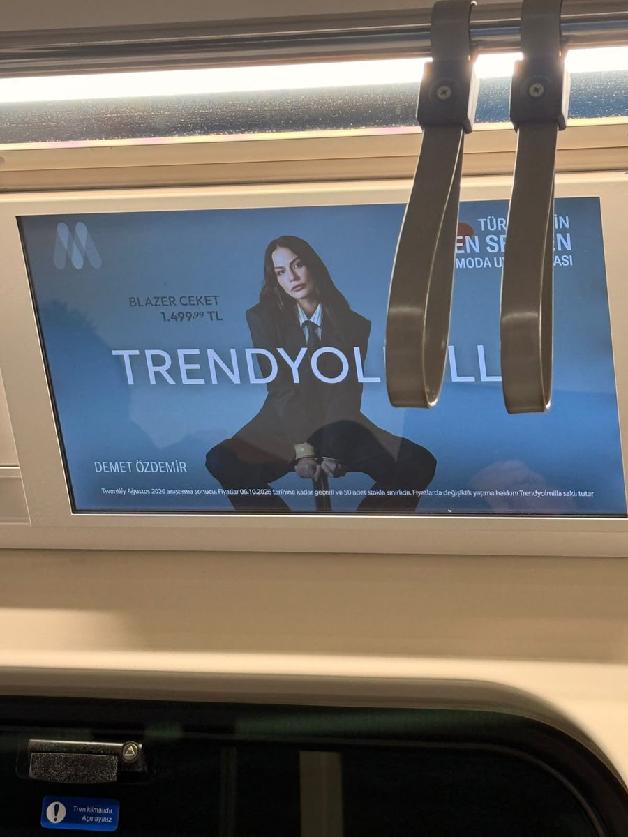 PortalDemetBR's tweet photo. 📸| #DemetÖzdemir lindíssima para nova coleção da Trendyolmilla que chega  amanhã! 😍 https://t.co/Aetmsp0F9I