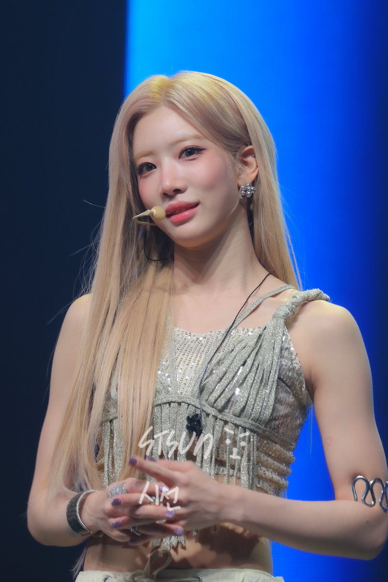 SiSun_210's tweet photo. 260905  
립랑단 평생 다짐...💘

#ARTMS #아르테미스
#KimLip #김립
#Art_of_BLUEBLOOD #Hyper_Ego https://t.co/u1l7SbPvcS