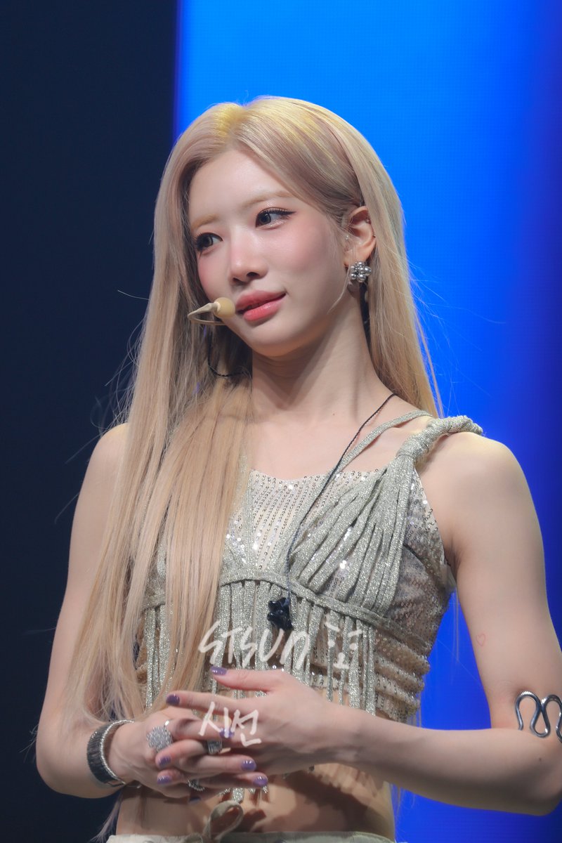 SiSun_210's tweet photo. 260905  
립랑단 평생 다짐...💘

#ARTMS #아르테미스
#KimLip #김립
#Art_of_BLUEBLOOD #Hyper_Ego https://t.co/u1l7SbPvcS