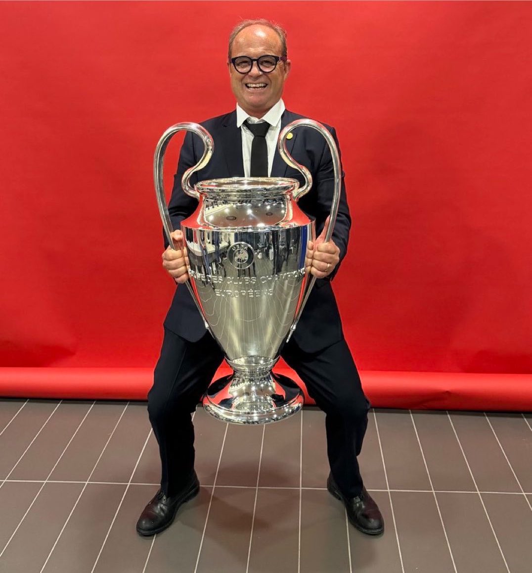 _BeFootball's tweet photo. 🚨 LUIS CAMPOS 🇵🇹 PENSE DÉJÀ À LA TROISIÈME LDC DE SUITE AVEC LE PSG !!!! ❤️💙

“Je me souviens d'une image de moi à la fin du match à Budapest 🇭🇺, où j'étais déjà en train de faire passer le message.

JE PENSAIS QU'APRÈS LE BACK-TO-BACK, NOUS DEVIONS IMMÉDIATEMENT PENSER AU BACK-TO-BACK-TO-BACK. 🏆🏆🏆

Le désir de travailler ensemble et de privilégier le collectif est toujours bien présent au club.

Je continue à voir Luis Enrique réaliser une évolution incroyable.”

(Football Summit)