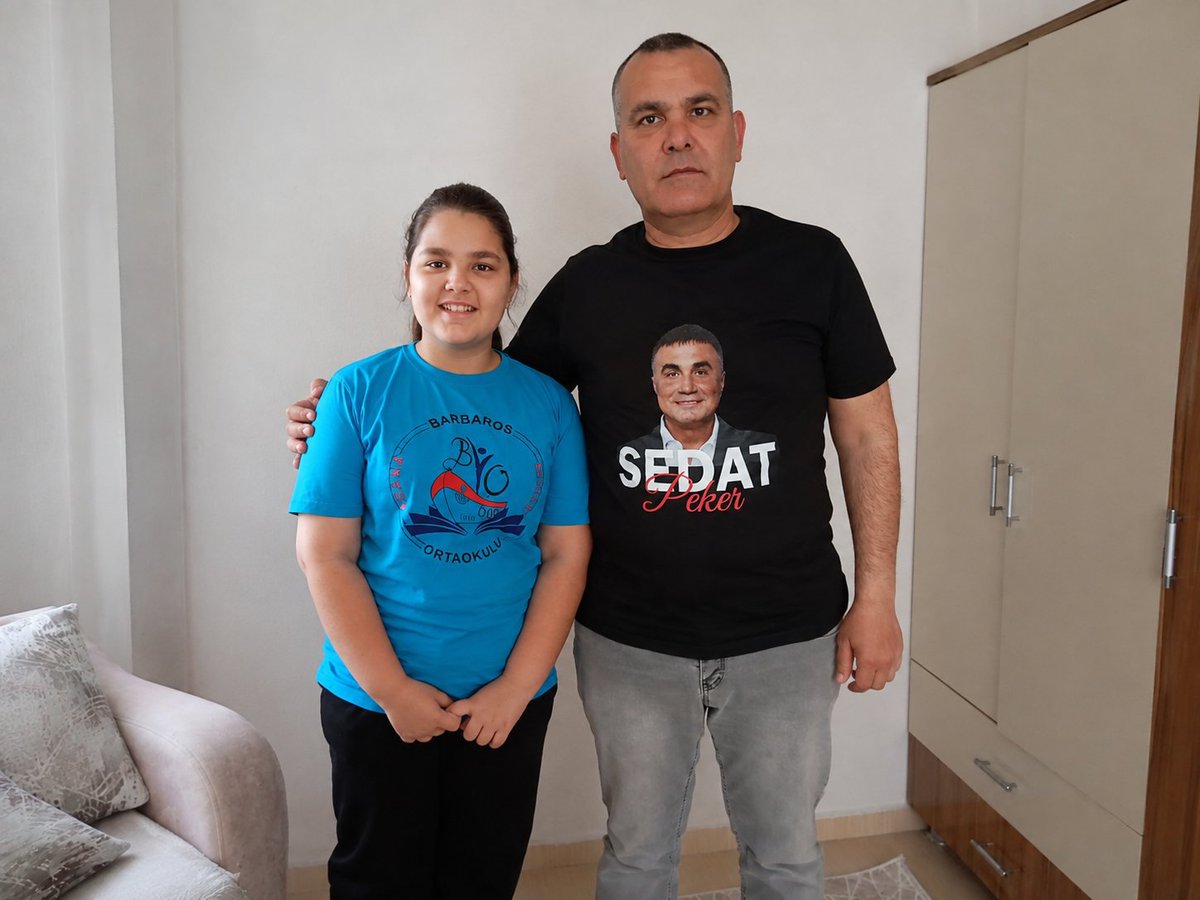 MCembekli18853's tweet photo. Kıymetli Büyüğüm Reisim, ellerinizden hürmetle öpüyoruz. Rabbim sizi başımızdan eksik etmesin. 
🤲Kızım bir süredir 
“Sedat PEKER Amcam bana da bir telefon göndermez mi?” diye sorup duruyor.  Ben de bu masum isteğini size iletmek istedim. Takdir ve lütuf sizindir Reisim 

REİS SEDAT PEKER
@sedat_peker #SedatPeker
