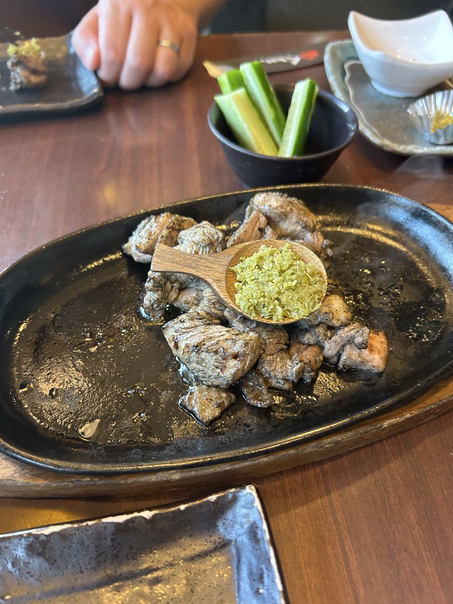 bibachil100110's tweet photo. 宮崎からおはようございます

本日は「つよがり」でスタート

名物の地鶏の炭火焼きは絶品でした！

景色もどこも綺麗で良い場所だなぁと実感！

良いシルバーウィークをお過ごしください https://t.co/SqiwW6xtZI
