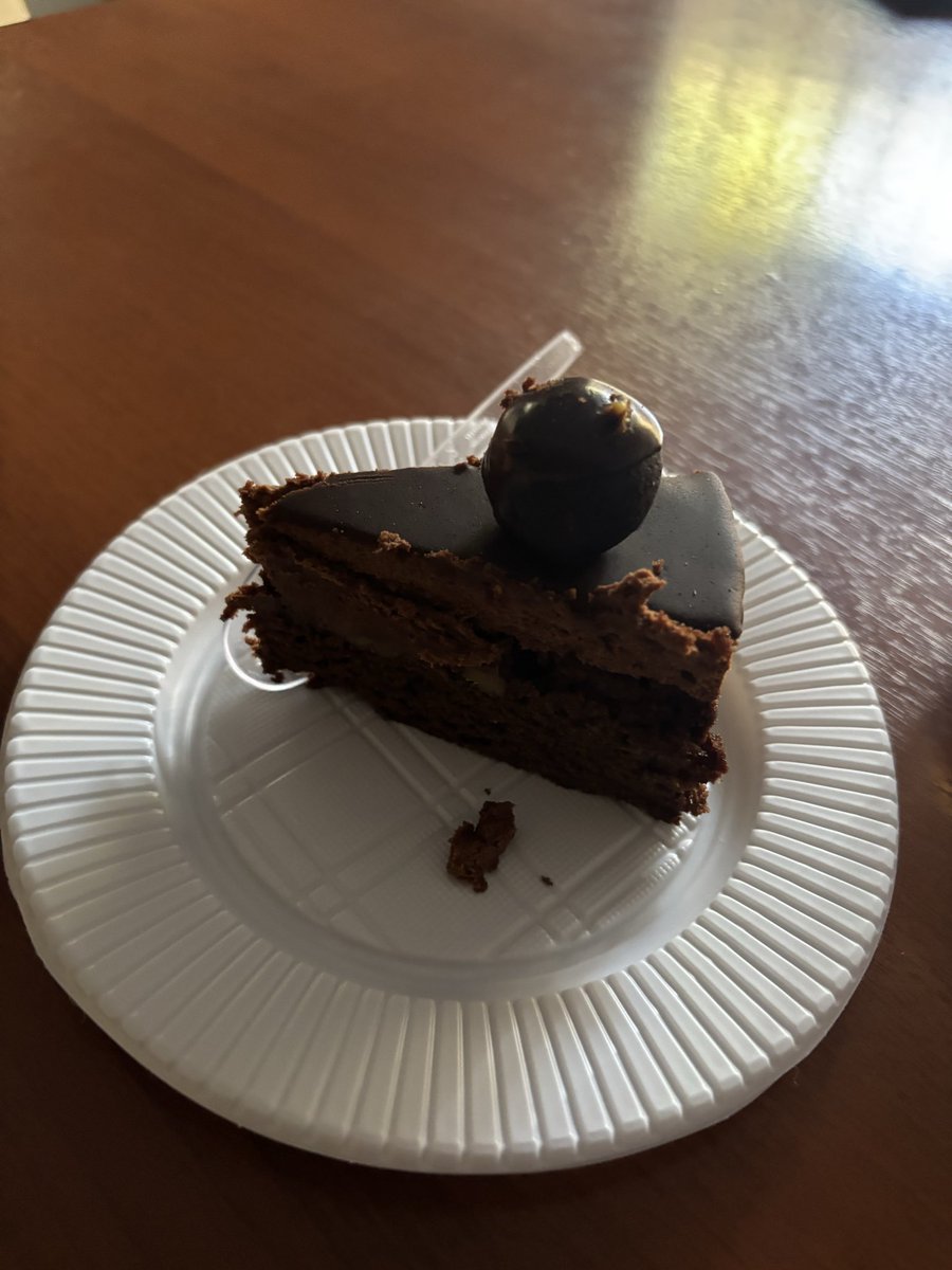 makizenicc's tweet photo. amo la torta y a las tortas #wlw #✂️ https://t.co/c63aMTiyuW