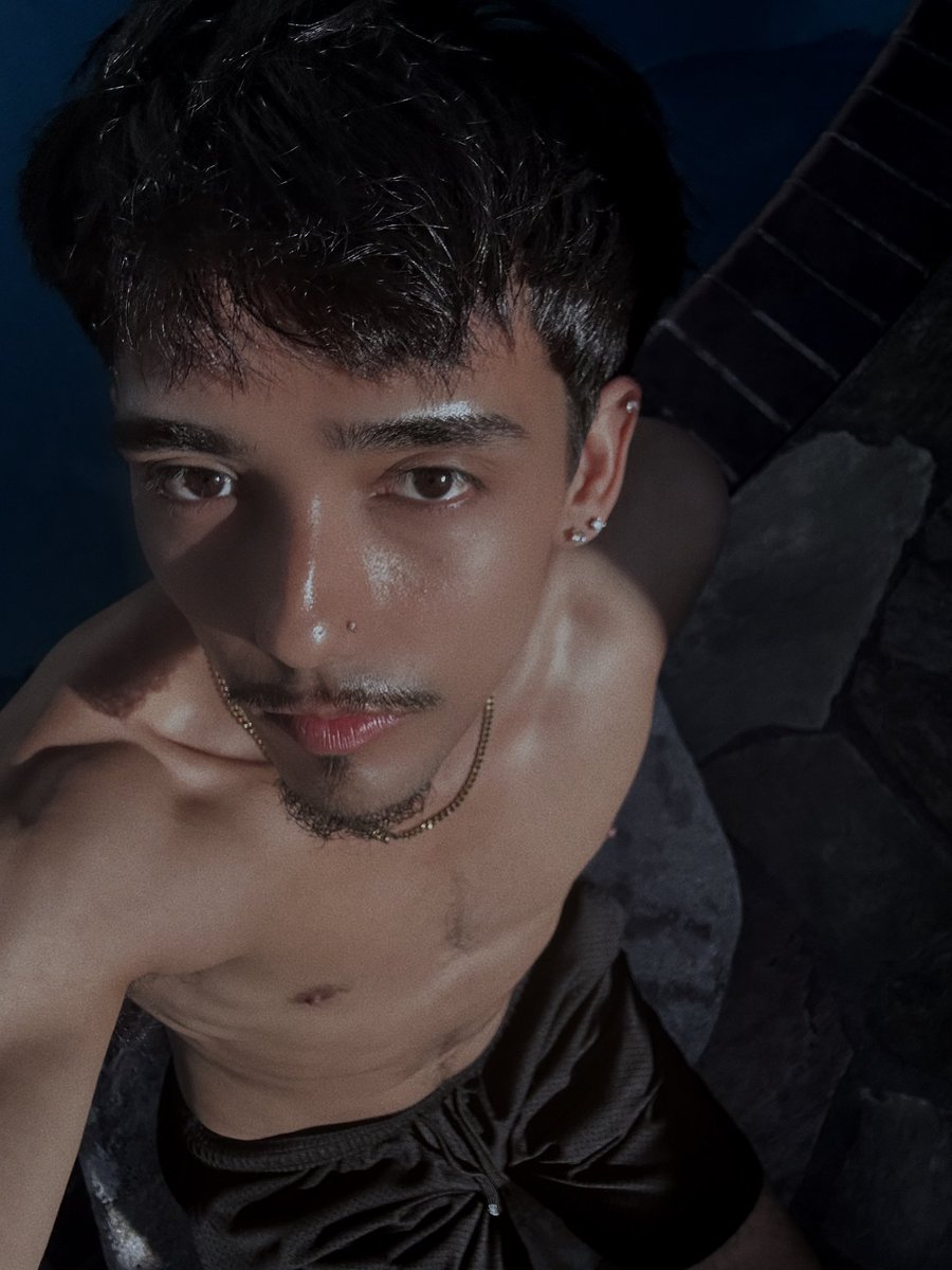 stvrboyvlex's tweet photo. Summer Boy, but i’m so ready for this spooky season 💀 https://t.co/vqT456Q1My