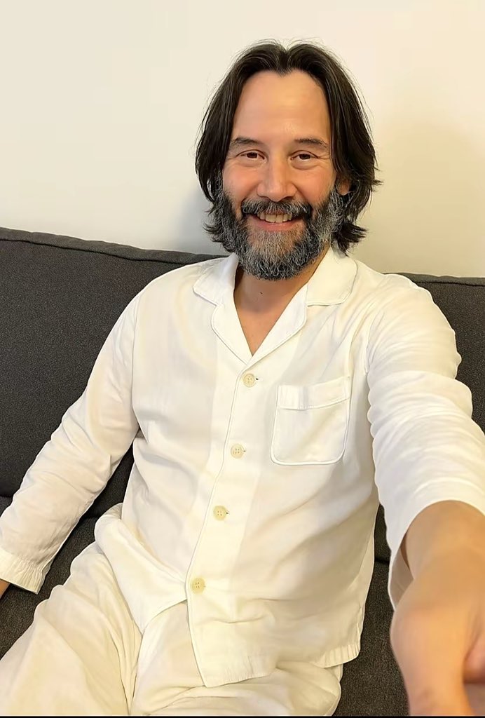 KeanuReeveon's tweet photo. Growing older, wiser, and more at peace. https://t.co/f6XsoiXt1X