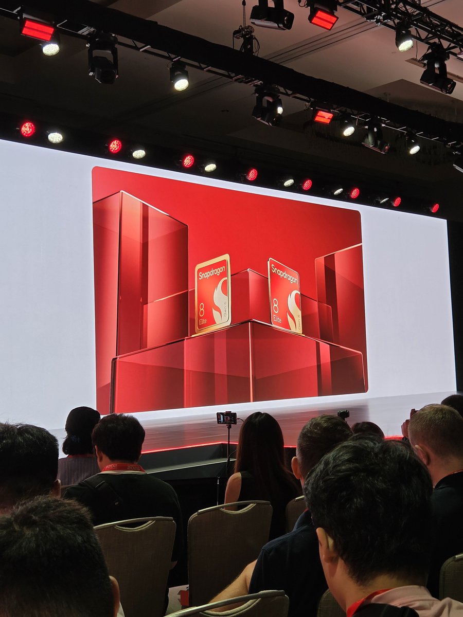 praaatiiik's tweet photo. Bross, we have 2 Snapdragon Flagships this YEAR...

1. Snapdragon 8Elite Gen 6
2. Snapdragon 8Elite Extreme Gen 6

Xiaomi 18 Pro & Pro Max the first phones to launch with 8Elite Gen 6 series.

I believe the Ultras and Foldables of next year will come with Extreme Gen 6 processors. It would be interesting to see the difference between them.