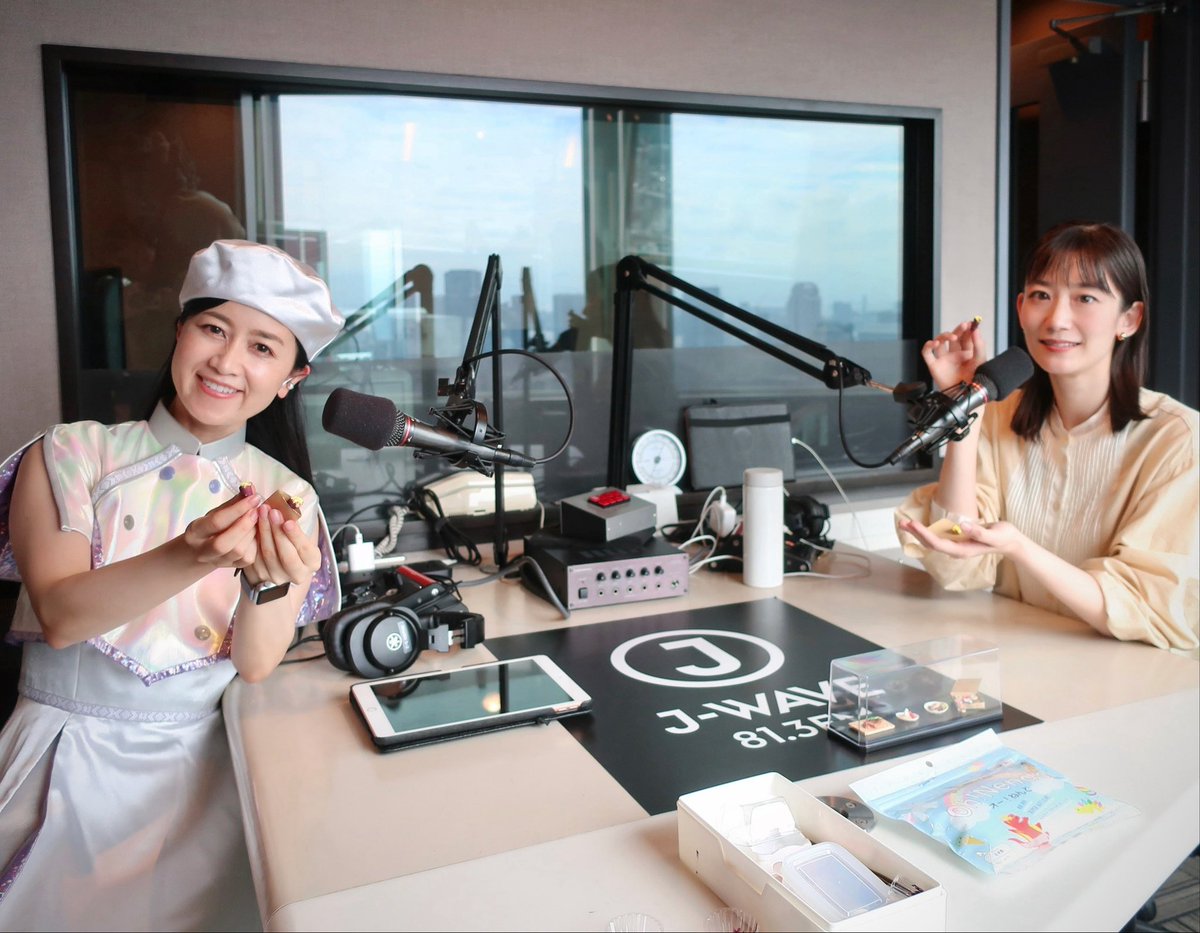 JLL813_'s tweet photo. 《LIVING ON THE EARTH》
https://t.co/PpOMsuRpud

今週のゲストは…
エデュテインメントアーティスト
#岡田ひとみ さん！(@nendol)

今朝は、“おねんどお姉さん”でおなじみ
ひとみお姉さんに教わりながら
#中田絢千 もおねんど作りに挑戦✨

#jwave #JLL813 https://t.co/fPFIdZsgl4