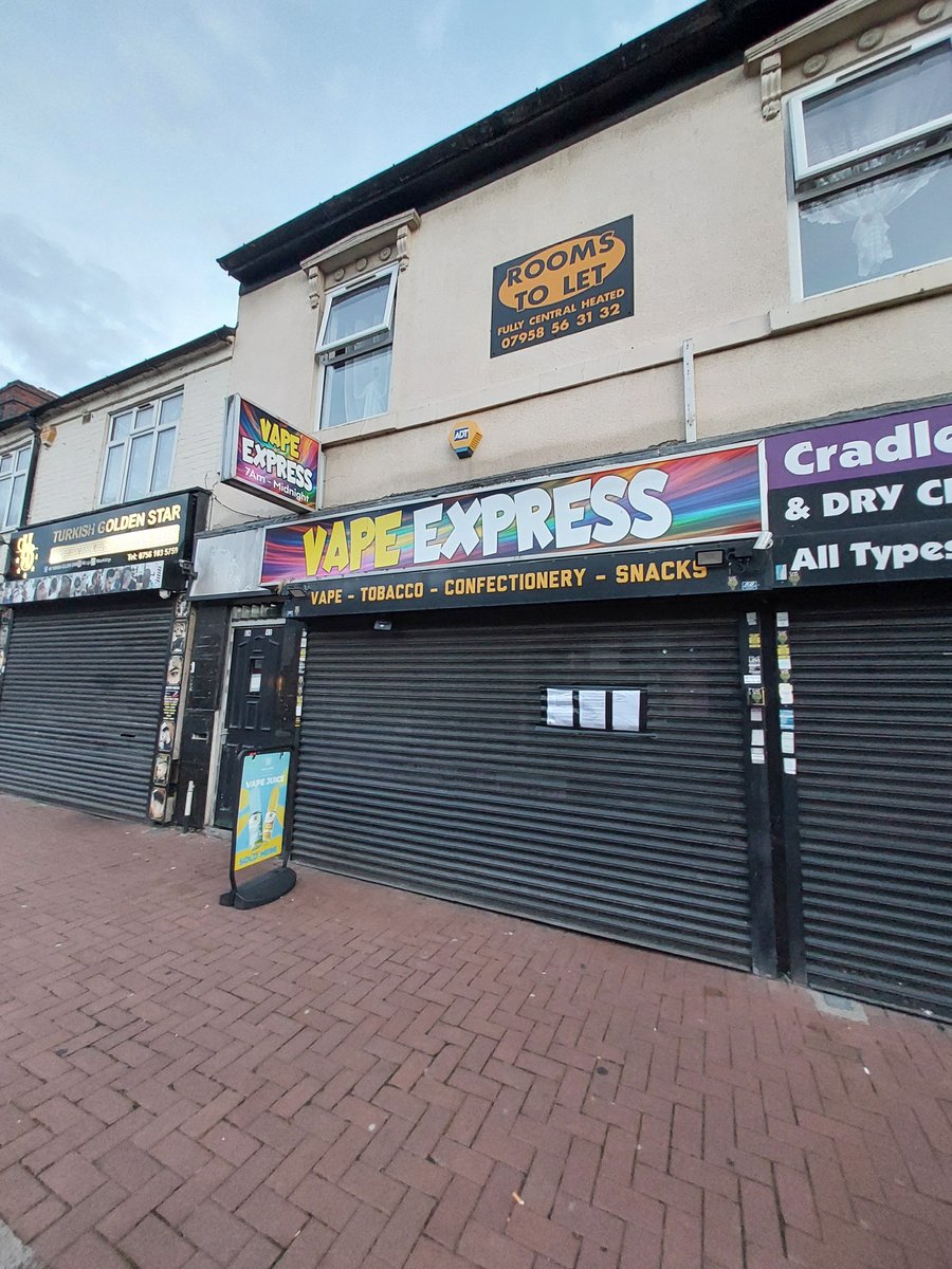 SmethwickWMP's tweet photo. This evening we have supported our @RowleyWMP team with checks on premises with closure orders in place @SandwellTS @sandwellcouncil https://t.co/sbOIme33gO