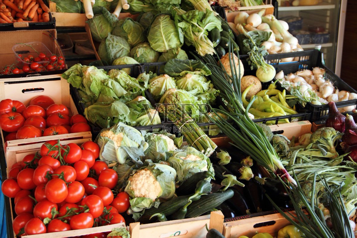 RefugiaPyo79d's tweet photo. Compra de ingredientes frescos para cocinar platos caseros! Tomates maduros, ajo y hierbas aromáticas. No te pierdas la oferta en verduras! https://t.co/sikPR8fEiC