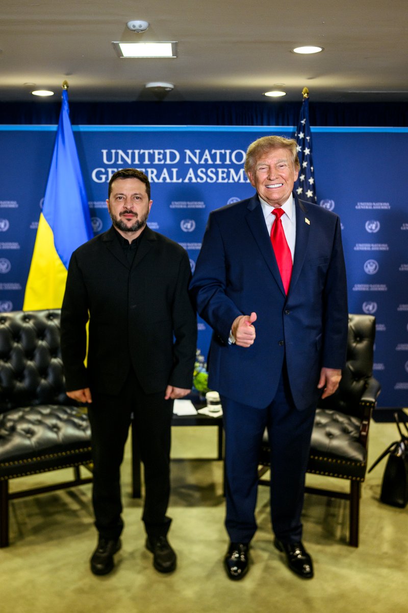 WhiteHouse's tweet photo. President Donald J. Trump meets with Ukrainian President @ZelenskyyUa at the United Nations General Assembly. 🇺🇸🤝🇺🇦 https://t.co/Ipp9U0OIgl