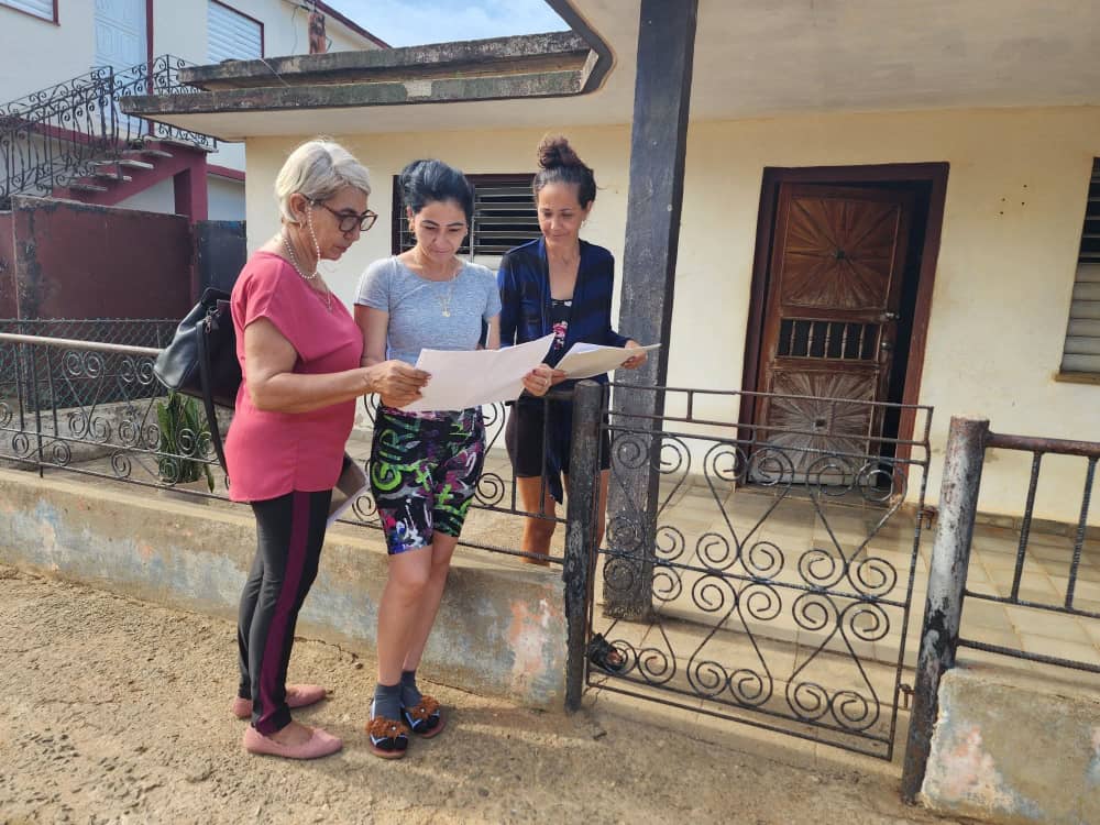 ElectoralD78737's tweet photo. #Cienfuegos La circunscripción 20 de  #Aguada está inmersa en proceso para cubrir cargo vacante de delegados a la #AMPP.  Se verifican  las listas de electores y t se entrega  la información al elector para las asambleas de nominación de candidatos. 
#JuntosPorLaDemocracia https://t.co/pcsb5gmM1C