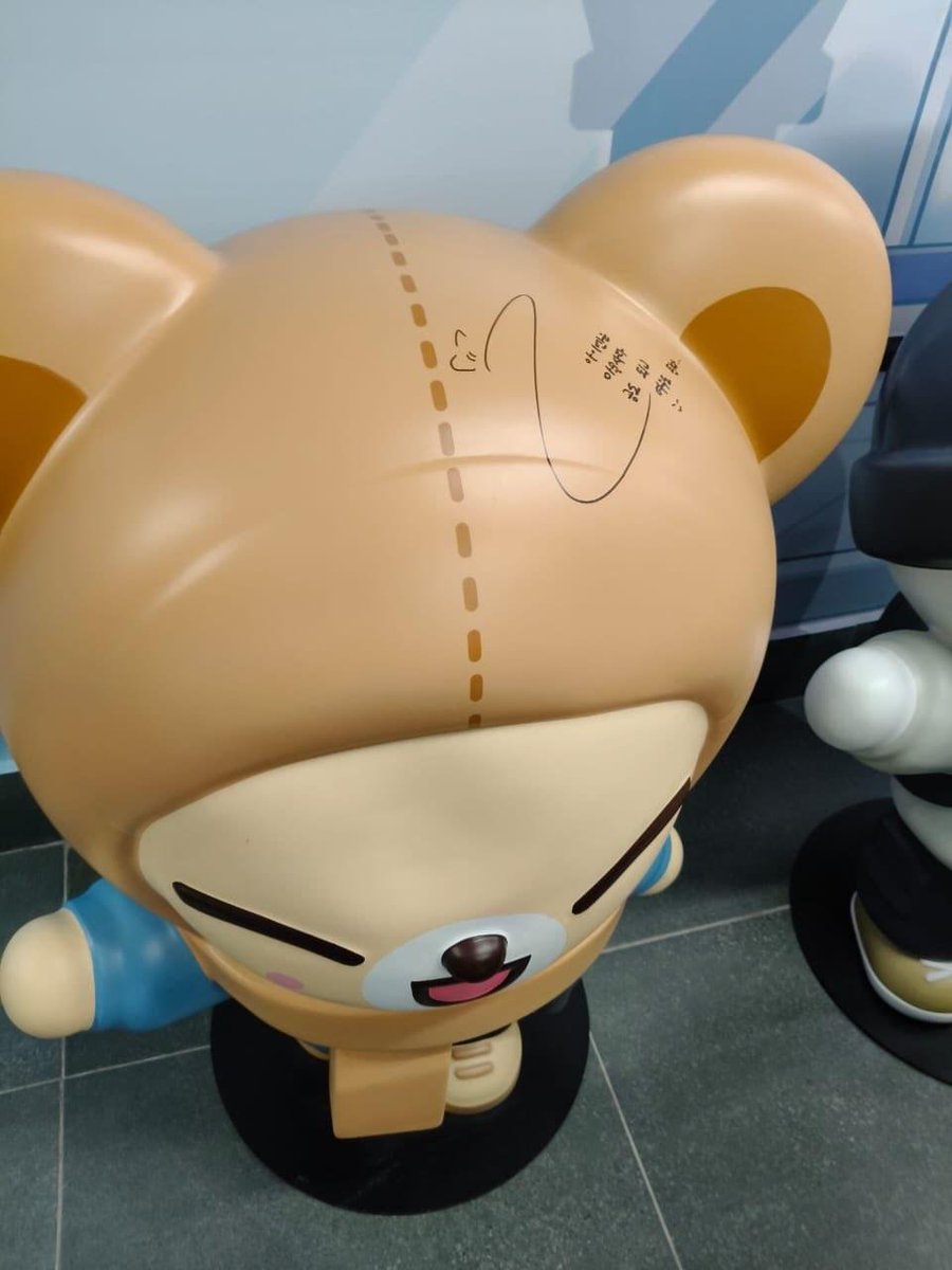 skzinfoespmx's tweet photo. Las figuras 3D SKZOO qué llegaron a México si tienen la firma de I.N y Seungmin 🥹

Y los demás traen unos dibujitos que le hicieron los chicos https://t.co/Ic7udHqGqa