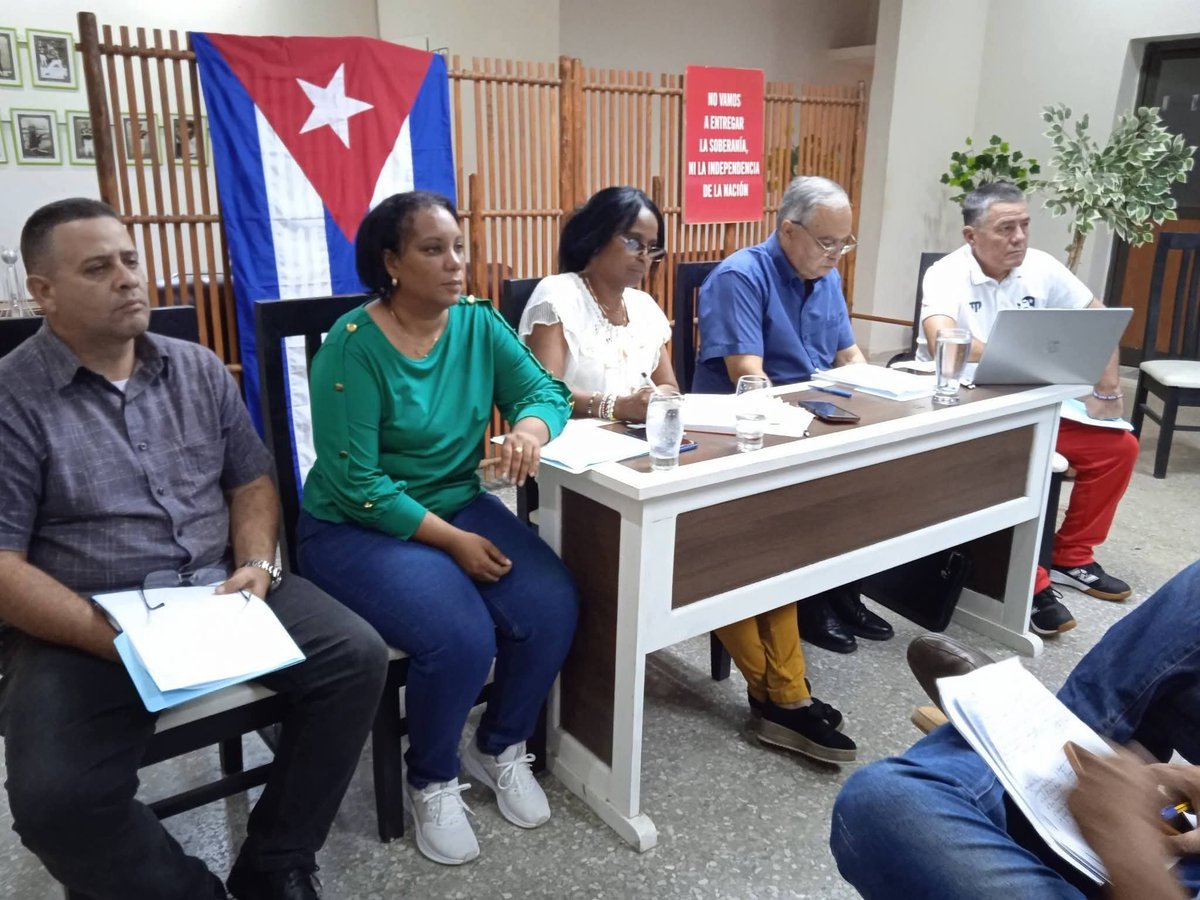 CubanaBeisbol's tweet photo. El presidente de #InderCuba, Osvaldo Vento Montiller, encabezó en Pinar del Río uno de los encuentros que se realizan en todo el país para precisar detalles relacionados con la #65SNB.
#CubaNoEsUnaAmenaza, el bloqueo sí https://t.co/1xfR0SZcLF