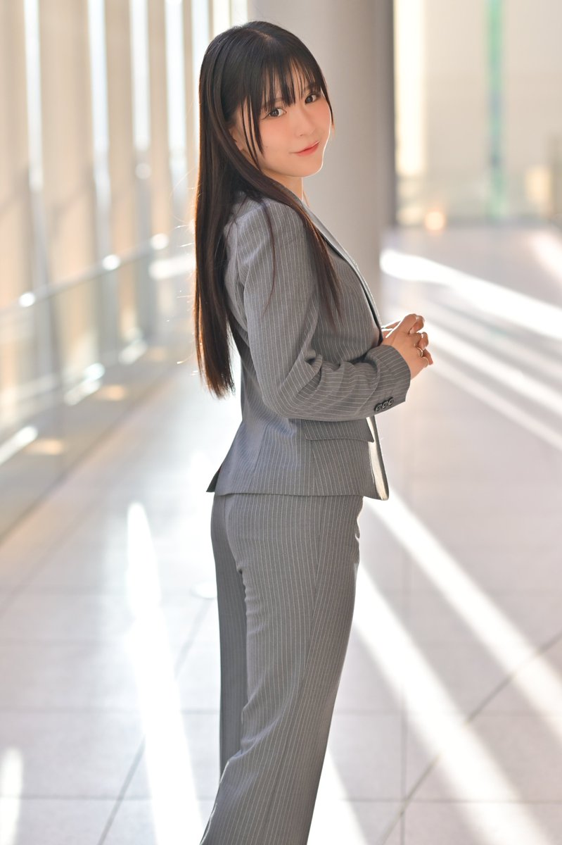 yui_787B's tweet photo. おはようございます✨️
今日もスーツで仕事です🚉
 
Model:#田中優衣 さん(@yuiyuiyui_mmc)
 #ゆいゆいフォト
 #チェリッシュ撮影会(@cherish_camera) https://t.co/Pwg1UNj9by