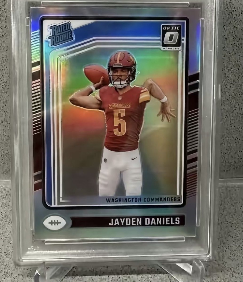 itsErps's tweet photo. Just copped this sweet Jayden Daniels @CardPurchaser https://t.co/UpgteK7lYW