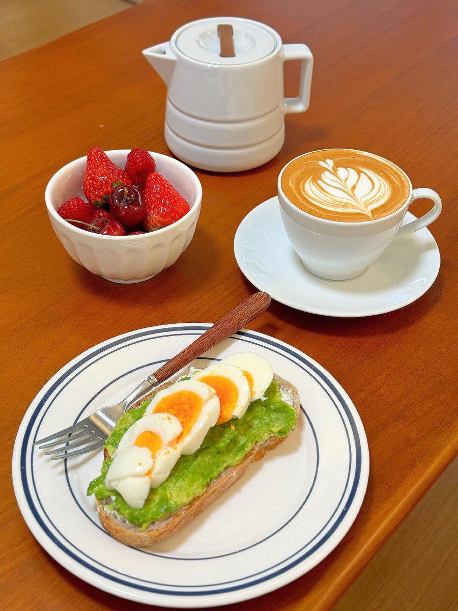 KasieSkehaqxzc's tweet photo. Un momento perfecto: café caliente y una medialuna crujiente!， https://t.co/hLh2Yl6S18