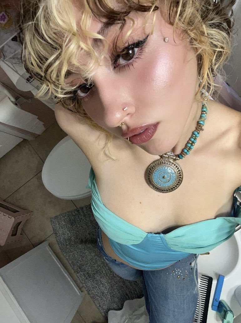 jannotnymous's tweet photo. Dw i bite just a little.💅
but i can step on you 💋

#wb #wankbattle #wankchat #feet #goddess #pornmommy #mommy #goon #sluts #cum #cumslut #drugstwt #gooner #coketwt #wankchat #femdom #cuckold #nsfw #drugtwt #bbc #bnwo #findom #horny #drugstwt https://t.co/NgyBGTjLi2