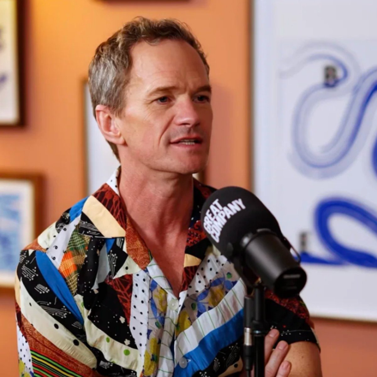 LuigiWrestling's tweet photo. 🎙️ El actor Neil Patrick Harris, en el podcast de @notsam: 

"Me gustaba ver WWE en secreto cuando era joven. Fue una especie de pista para saber que iba a ser gay. Pantalones ajustados, untados en aceite, forcejeando... Pensaba, tal vez no me tenía que gustar esto tanto como me gusta"

Diablos, nos cazaron.