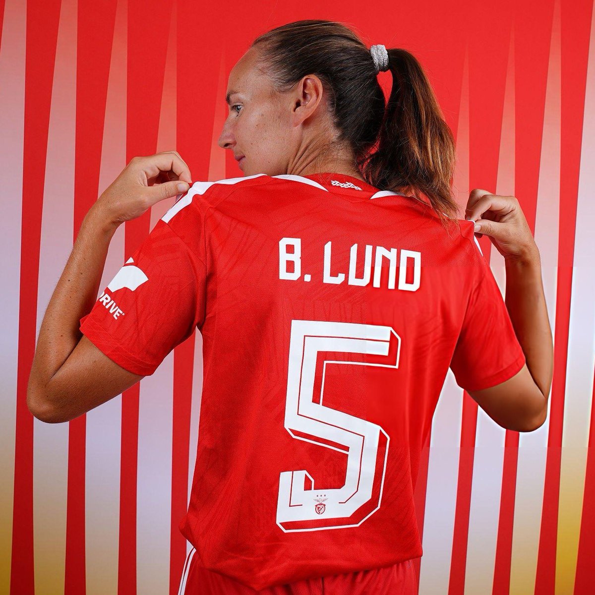 iberico_pl's tweet photo. BENFICA PODWYŻSZA PROWADZENIE!

W 61. minucie Norweżka wykorzystała rzut wolny i podwyższyła prowadzenie Benfiki.
#SLBenficaFEM #Inspiradoras #UWCL 
#Juventus https://t.co/Zl78JqiSUQ