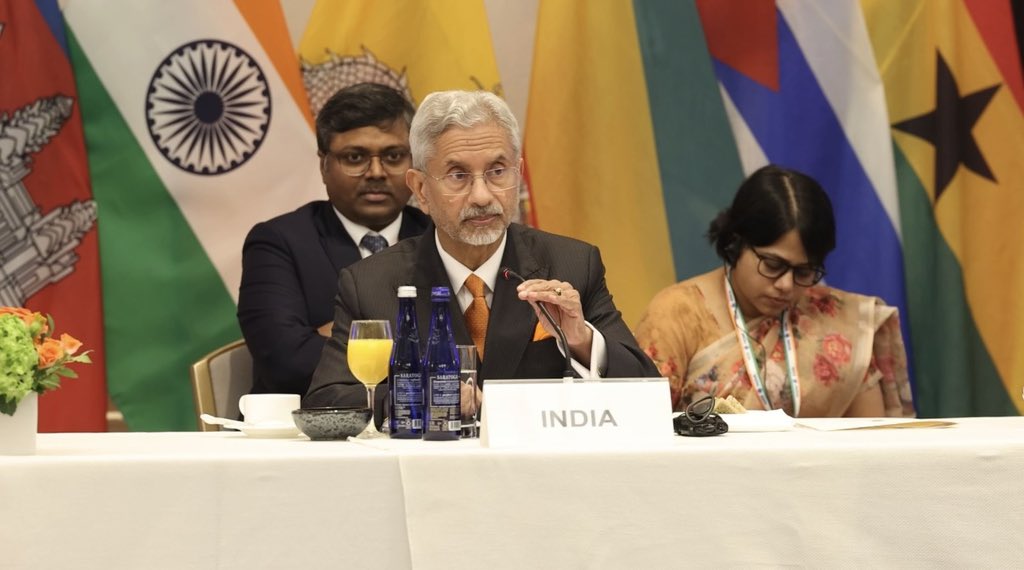 DrSJaishankar's tweet photo. Pleased to chair the High Level Meeting of Like-Minded Global South Countries and Friends #UNGA81. 

Assessed a global picture marked by rising conflicts and geopolitical tensions; mounting pressure on supply chains and trade; fragmenting investment flows; growing debt vulnerabilities amid inadequate development finance; intensifying climate shocks; and a multilateral system and international norms under increasing strain.

As Global South countries, we should work together to prioritise:

➡️ Rejecting chokepoints, be they in supply chains, finance or connectivity

➡️ Preventing the manipulation of energy availability and price, thus threatening our energy security. 

➡️ Ensuring food security through solving challenges to supply of grains and fertilisers

➡️ Promotion of fair economic & trade practices, enhancing our industrialization and production capabilities.

➡️ Securing the maritime commons, including safety & security of seafarers and commercial shipping.

➡️ Managing transformations being brought about by Artificial Intelligence to prevent divisions.

➡️ Inclusion in decision-making structures deliberating on issues directly affecting us. 
 
We must forge closer economic, technological & environmental cooperation, use existing platforms to highlight our concerns, while striving for Reformed Multilateralism.

#UNHighLevelWeek