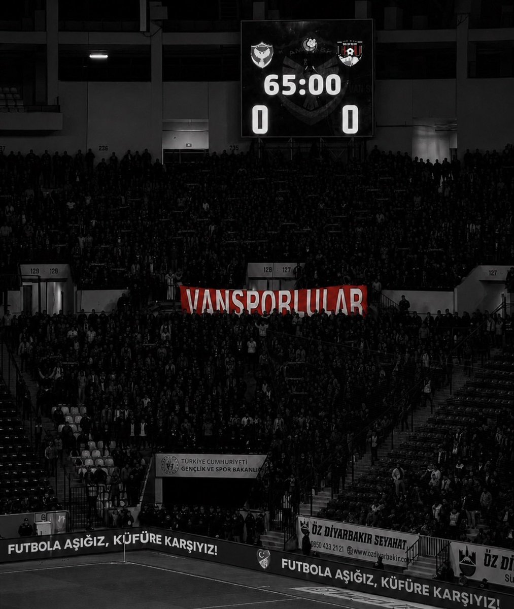 ismailerezz's tweet photo. İyi gündede Kötü günde iyiki vansporluyuz❤️🖤.
#vanspor https://t.co/o16EQCD6q7