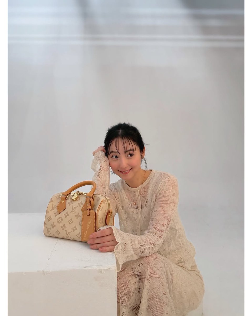 SPAWNEYCOCK's tweet photo. 使いやすいサイズ感のショルダーバッグ👜
早くも春の気分🌸
お洋服は、販売前のINTIMITEの春新作です♡ https://t.co/XCEkmWABLd