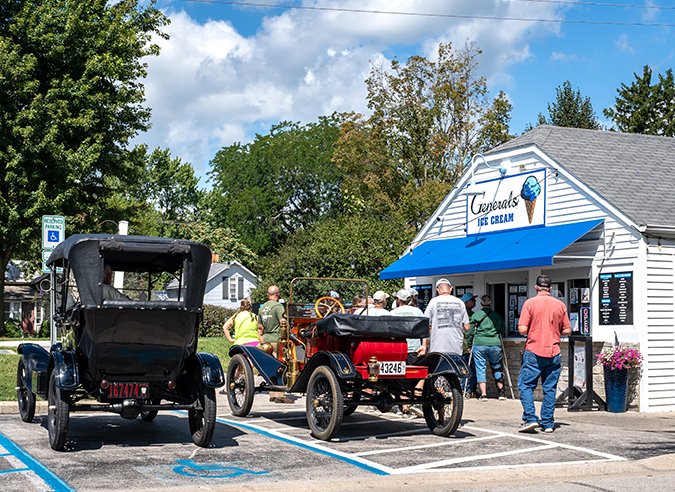 Toledocom's tweet photo. Photo of the Week: We know it's the first day of fall, but we still plan on eating all of the ice cream we can! Here's a fun shot of some vintage cars parked outside of Generals Ice Cream in Whitehouse. Stop in for a scoop if you are out that way!
Photo Credit: Doug Hinebaugh https://t.co/IFs8sjPd7z