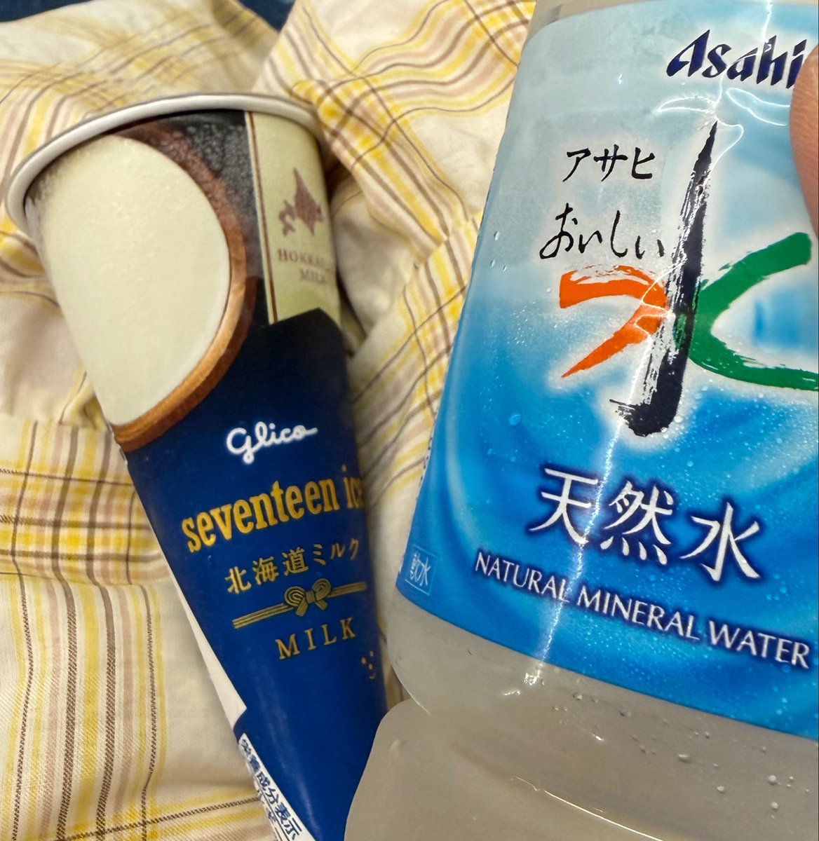 aoimind0417's tweet photo. これから飛行機だけどどこもお店が空いてないからとりあえず糖分摂取した👍 https://t.co/8yb9vPjTRM