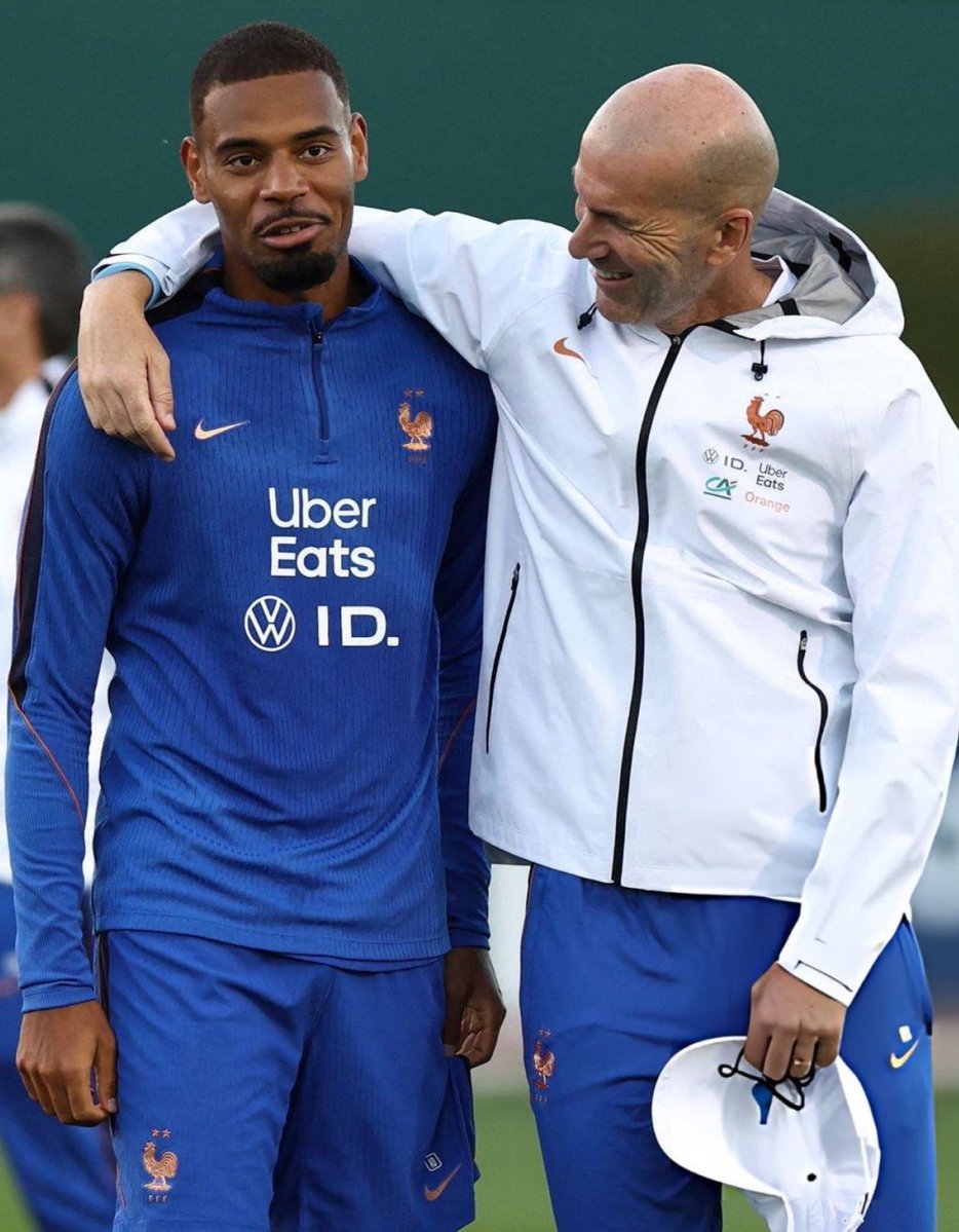 Internufc's tweet photo. Andy Diouf 🤝 Zidane. 🇫🇷

#LesBleus  #FRA https://t.co/YxMqKlPHOE