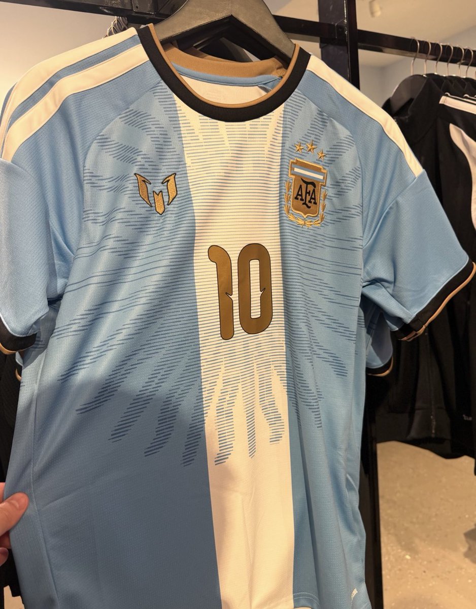 10llleo's tweet photo. Los detalles de la camiseta, sigo enamorada https://t.co/afnAQvOwEp