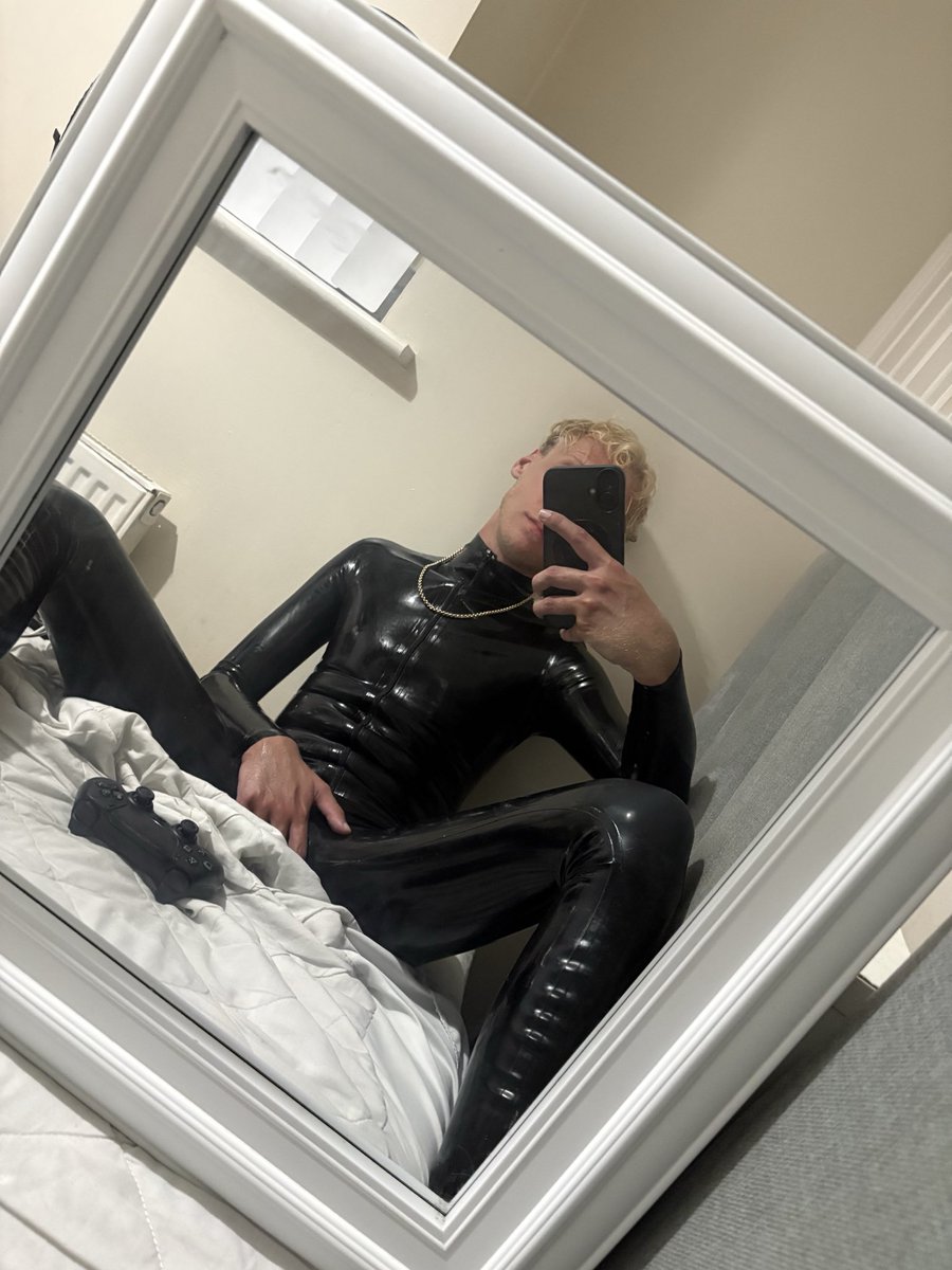 jackXrec's tweet photo. Latex gaming session 😏 https://t.co/yFbDtWqon6