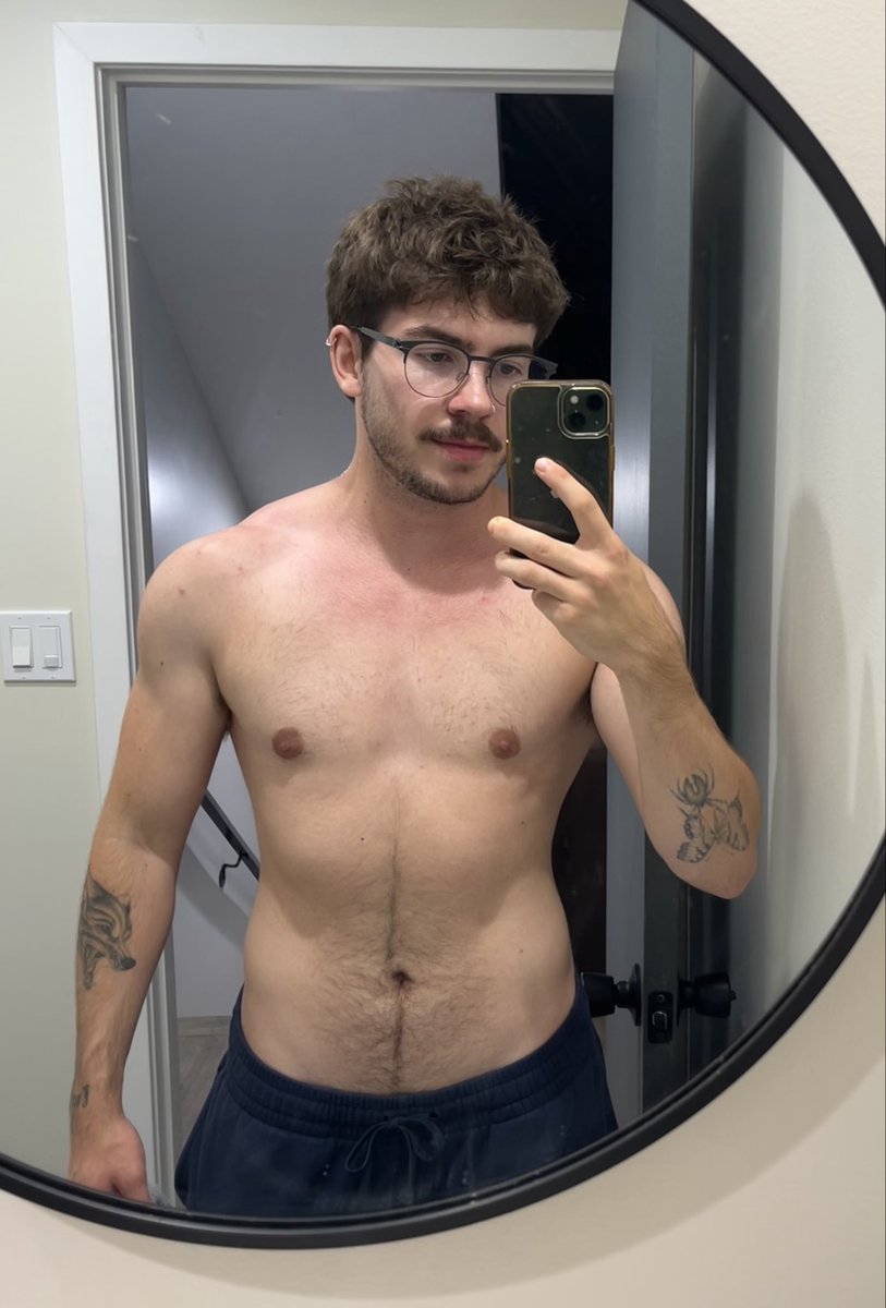 XGuyPussyX's tweet photo. Getting hairier by the minute https://t.co/wdpWazBVi0